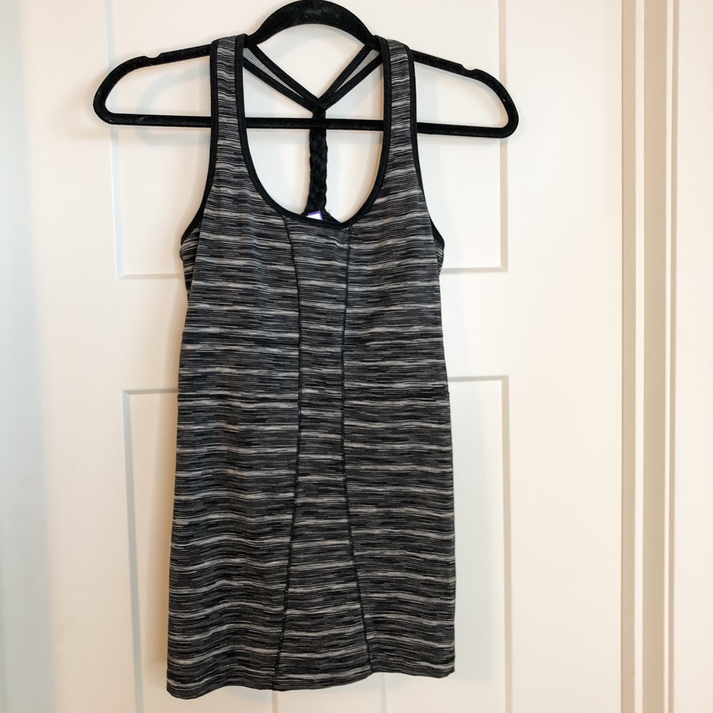 Lole workout tank with built in sports bra. GUC. Medium. Fitted.